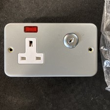 6 x click Lockable Socket