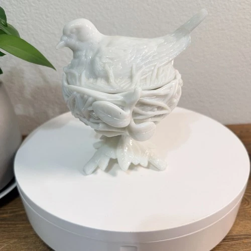 1940’s Vtg Westmoreland Milk Glass Dove/Robin Bird Nest Covered Footed Dish