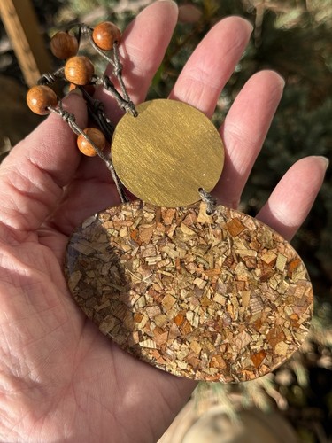 Vintage Boutique Artisan Crushed Leaves Encased In Lucite Pendent Necklace - Picture 1 of 4