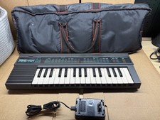 Vintage Yamaha PortaSound PSS-130 Electronic Mini Keyboard 32-Key TESTED W/ Case