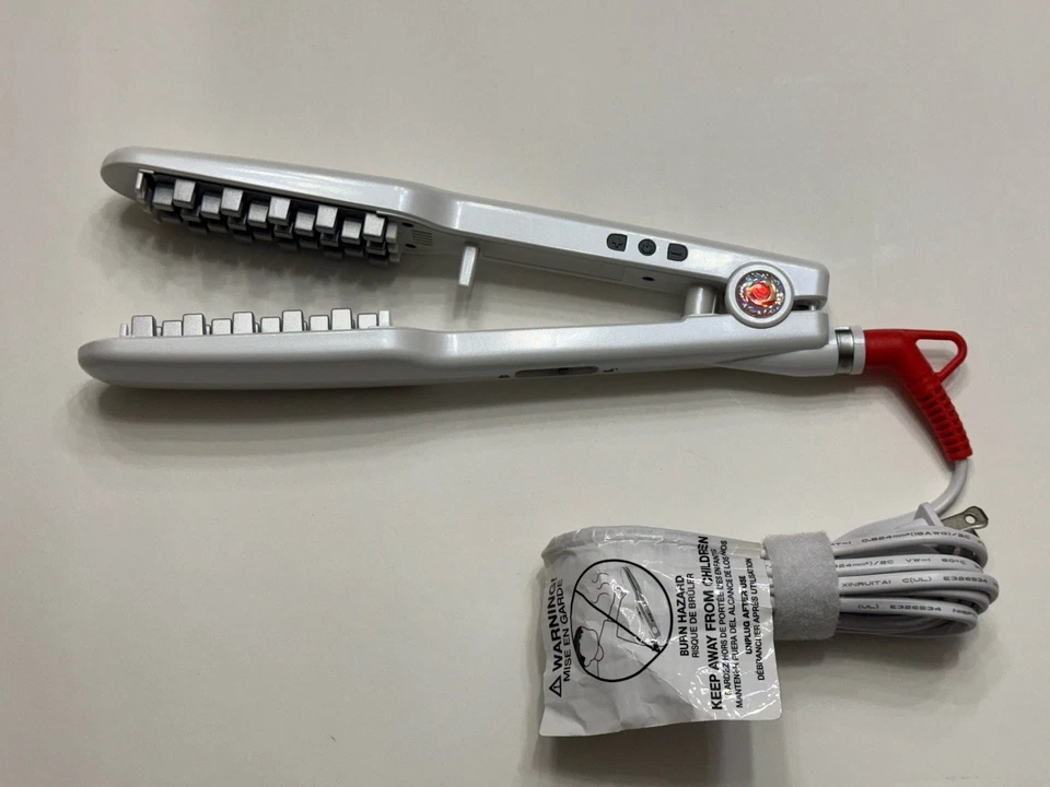 Plancha voluminizadora de cabello Voloom 1 1/2" blanca perla OIPW15 ¡Probada funcionando perfectamente! Foto 4 de 4