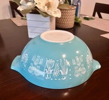 Pyrex 444 Turquoise Butterprint 4 Qt Cinderella Mixing Bowl – Amish chip on side
