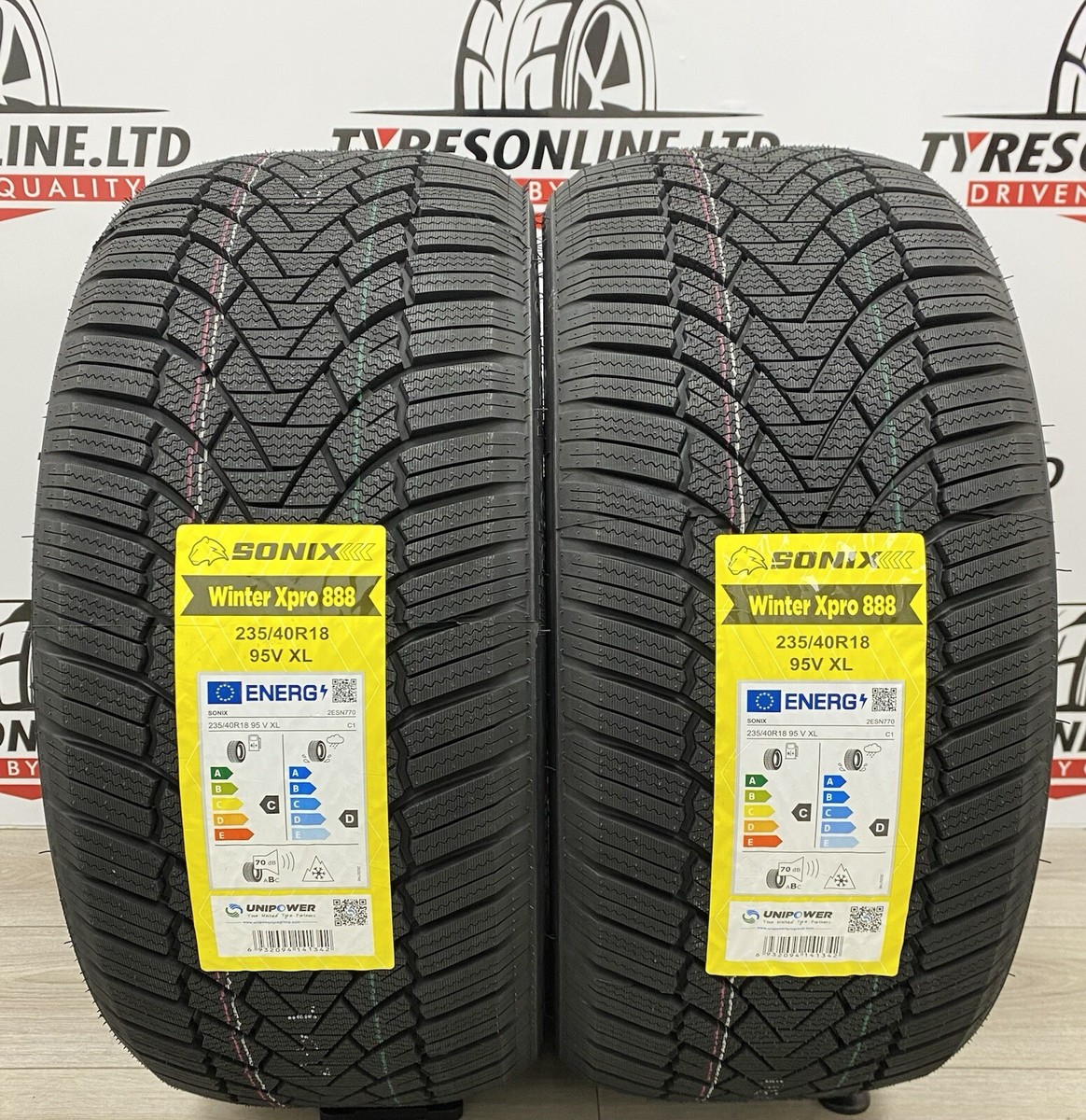 プレーヤー SOUTHER 2 X 235 40 18 SONIX WINTER 95V XL 235/40ZR18 BRAND NEW TYRES