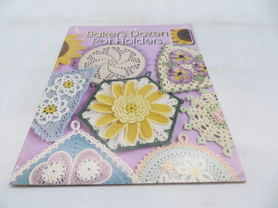 lot of 8 Annie's Attic Crochet Pattern Books Pot Holders / Pineapples / Flowers - Image 2 of 4