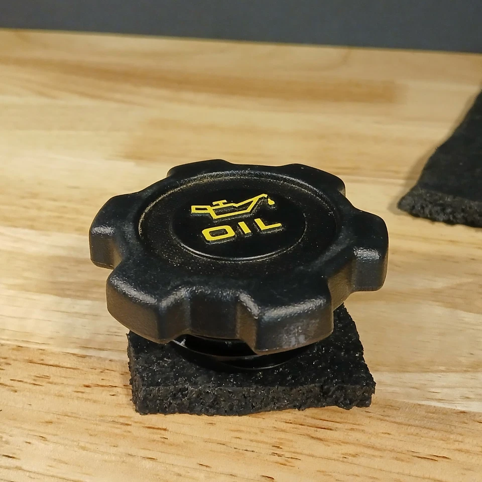 1980's Subaru DL GL Engine Oil Filler Cap # 68 NOS OEM Genuine - Image 2 of 3