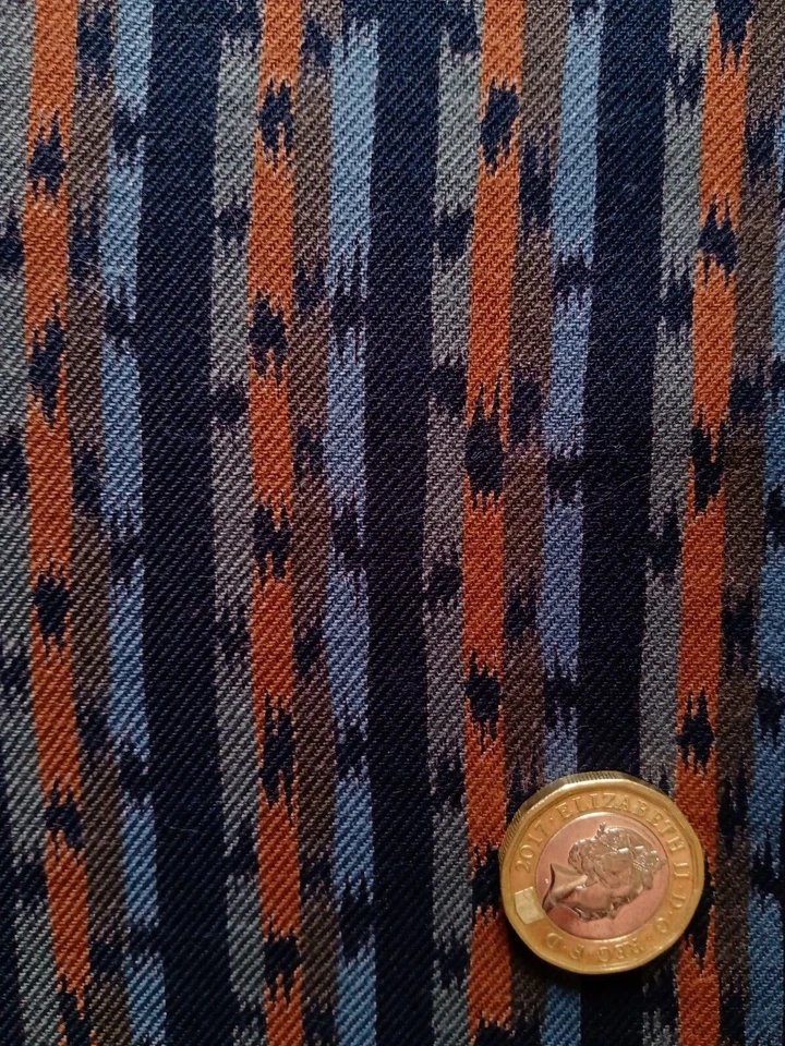 Vintage remnant geometric -  Liberty of London JUBILEE fabric approx  90 x 40 cm - Image 2 of 2