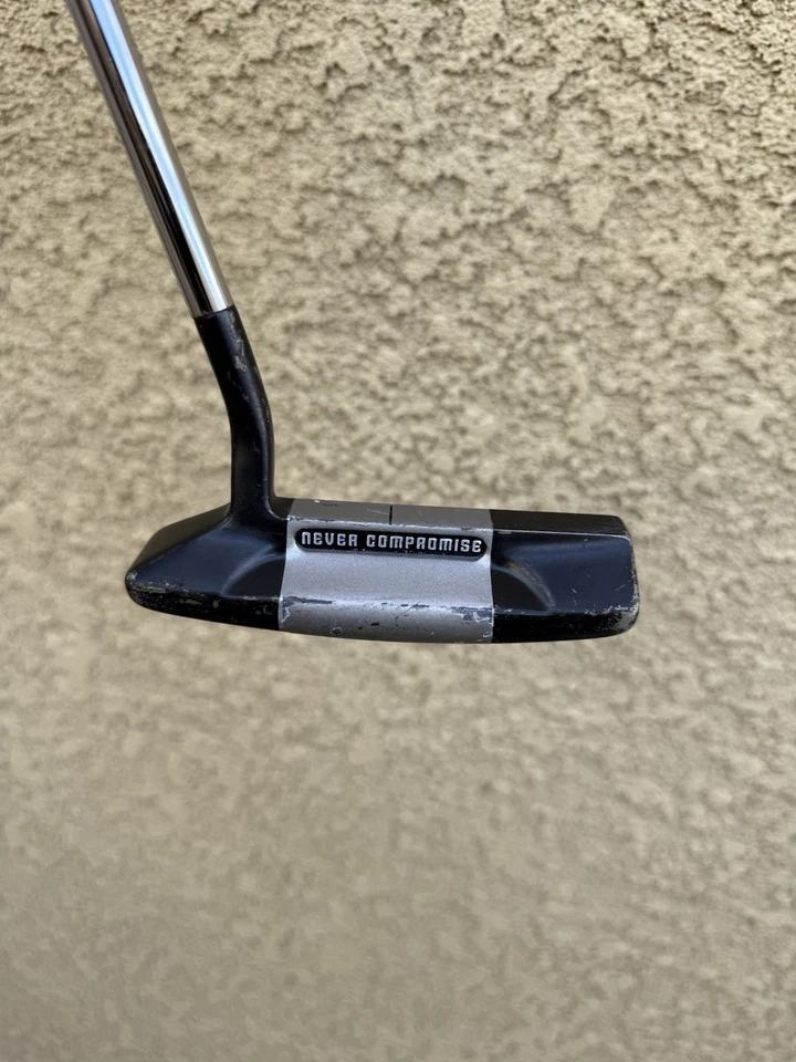 Putter Never Compromise 35 pulgadas para diestros Foto 2 de 2