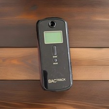 BACtrack BREATHALYZER S75 PRO Battery Operated With Case And Manual
