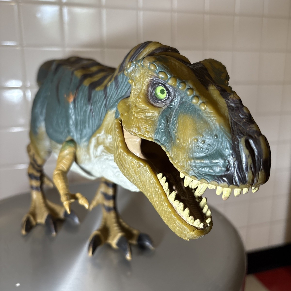 1997 Kenner Jurassic Park Lost World Bull T-rex JP28 Figure
