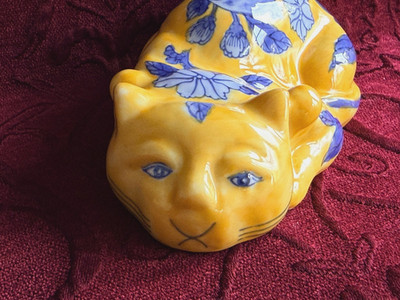Vintage Versailles Centrum Cat Figurine Pam Marker Yellow Blue 21cm