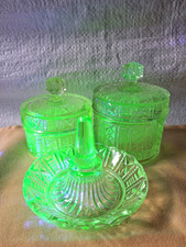 PARTIE DE GARNITURE DE TOILETTE EN OURALINE PAS BACCARAT ST