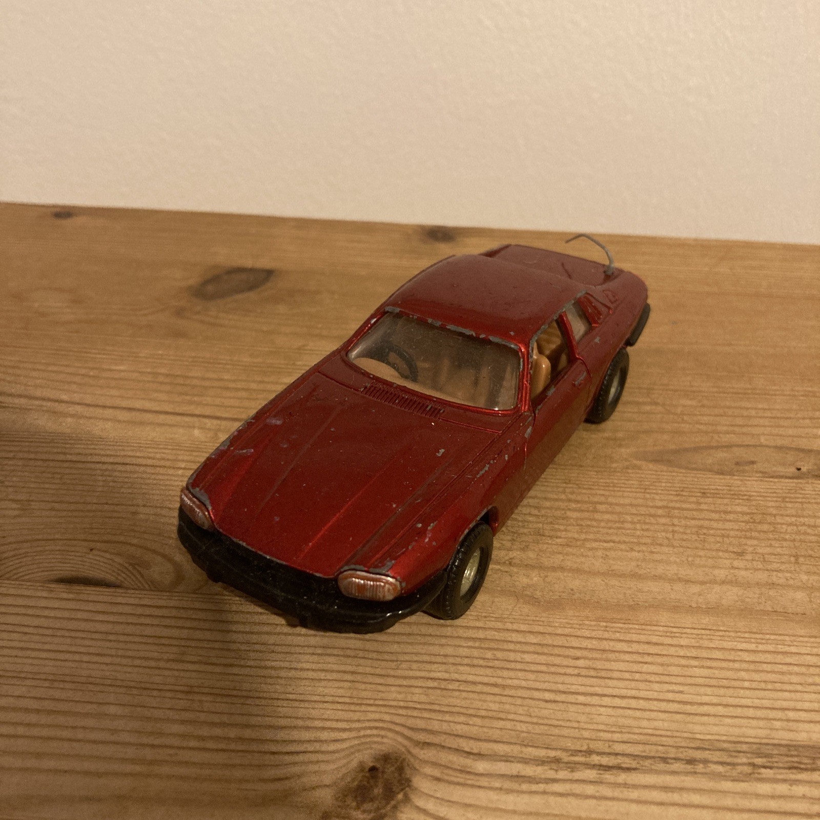 Le Saint - Jaguar XJS 1/24ème Radio-Controlée - Corgi #M5310
