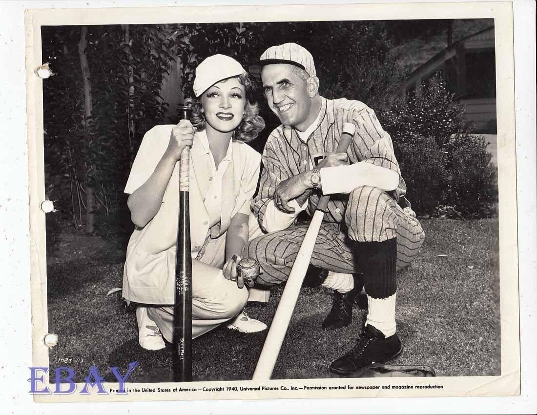 Marlene Dietrich plays baseball Director George Marshall VINTAGE Photo candid Super rabat