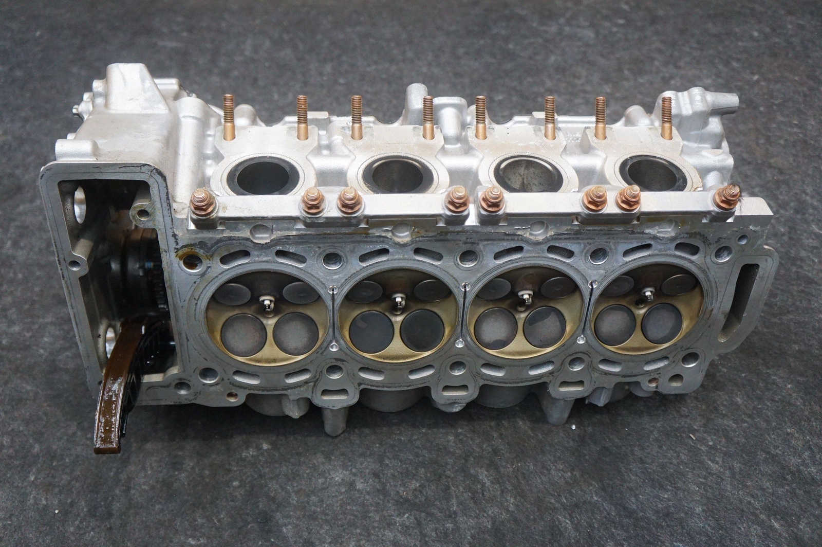 Right Engine Cylinder Head OEM MY83-SE6A266-BA Aston Martin Dbx 707 20-23