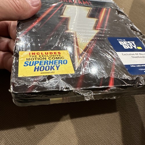 Shazam 4K Steelbook. we has slight bend and some scratches from shelf - Picture 4 of 5