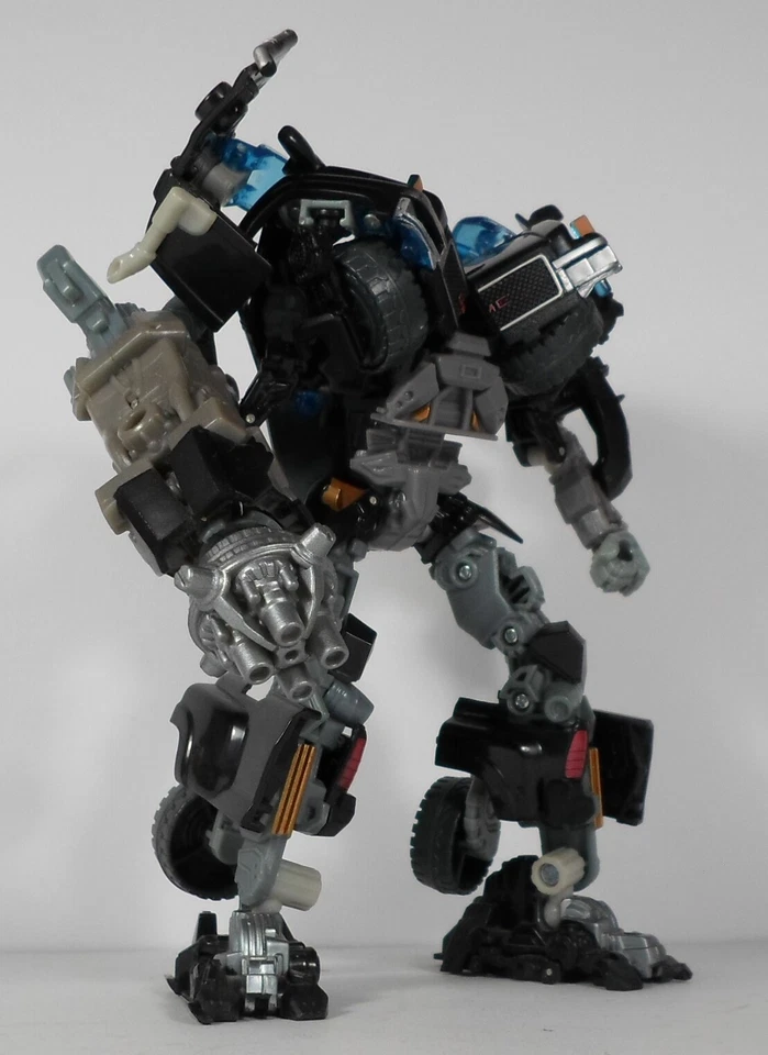 HASBRO TRANSFORMERS DOTM MOVIE 2011 VOYAGER AUTOBOT IRONHIDE 100% COMPLETE - Image 3 of 4