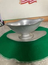 GUARDIAN SERVICE ALUMINUM GRAVEY BOAT WITH PLATE PEBBLE FINISH