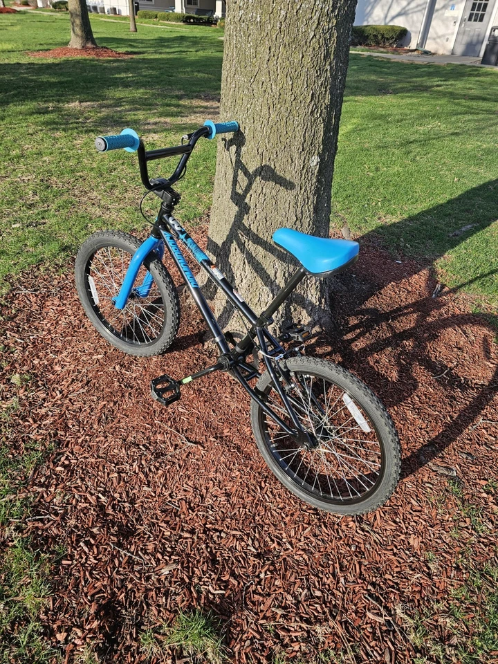 Diamondback Bicycles Youth Nitrus 20" BMX Bike, Gloss Black & Blue - Image 2 of 2