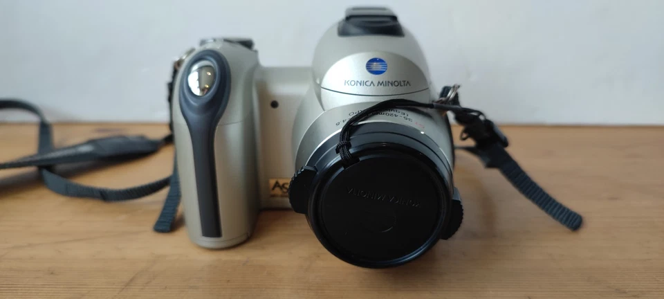Konica Minolta Dimage Z5 5MP Digital Bridge Camera - Does Not Power On - Spares - Image 2 of 4