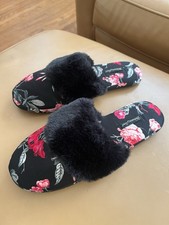 Victoria  s Secret Satin  Faux Fur Slippers Women  s Size Medium 7-8 Black Floral