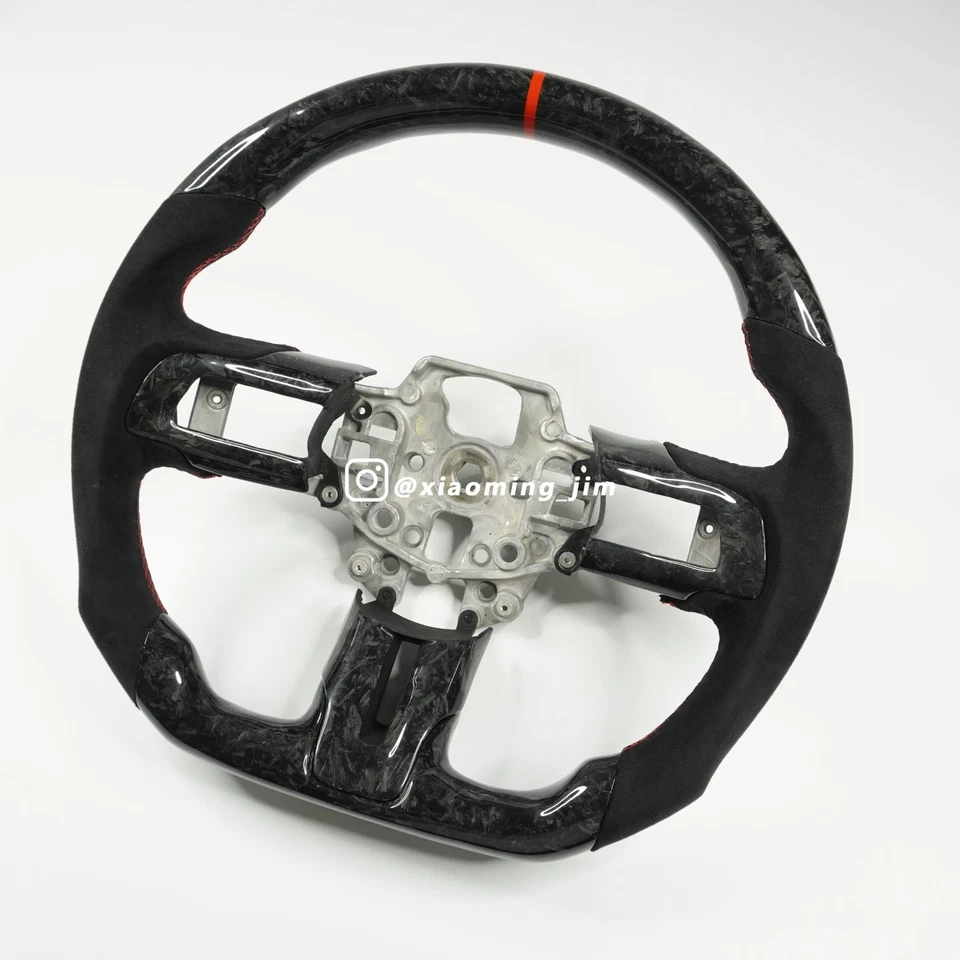 Volante de fibra de carbono real para Ford Mustang GT 2015-2023 Foto 3 de 4