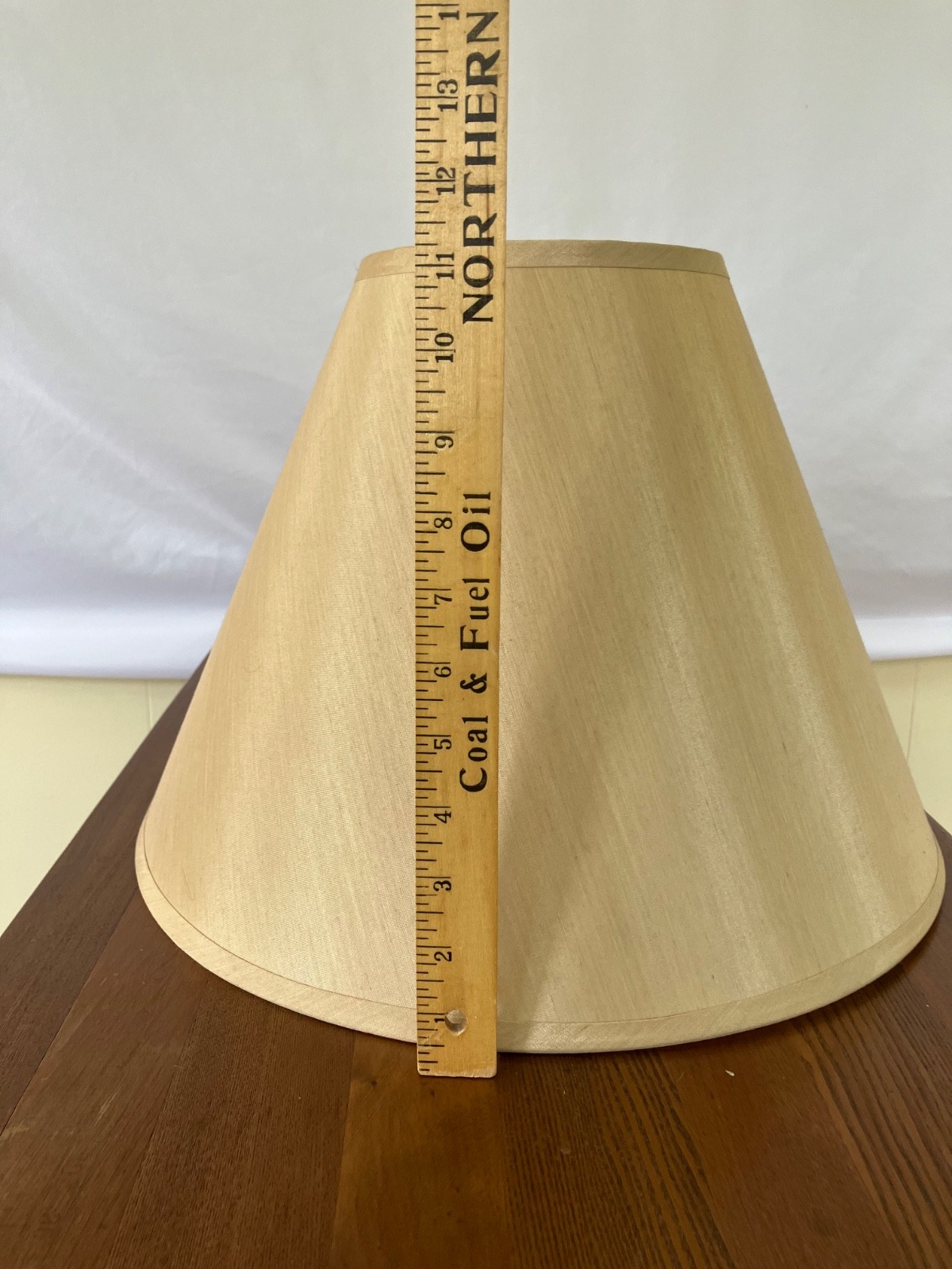 Vintage Magnificent Magnolia Hand-Painted Chinoiserie Style Table Lamp