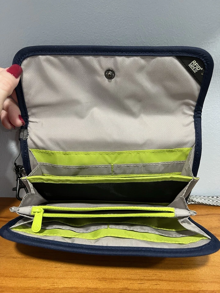 PACSAFE 全新无标签手机护照 RFID 旅行手风琴钱包腕带海军蓝 — 第 3/4 张图片
