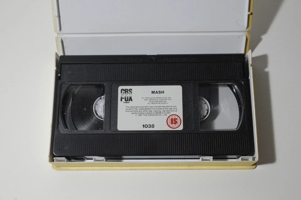 MASH The Movie VHS 1987 Good Condition Slightly Sunfaded Case War Movie Comedy Foto 4 de 4