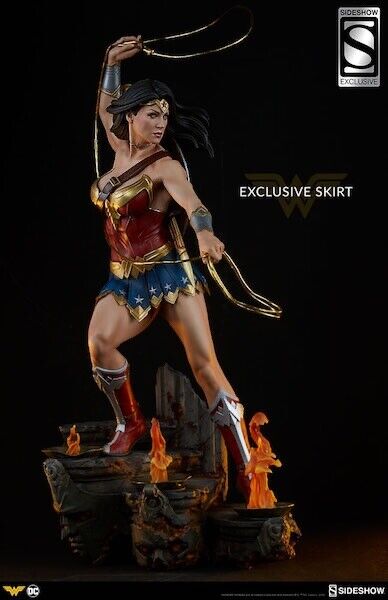 WONDER WOMAN - Sideshow Exclusive Premium Format Statue WONDER WOMAN - Sideshow Exclusive Premium Format Statue