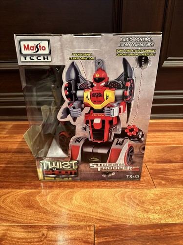 Maisto Tech Twist n Shoot Street Troopers Radio Controlled Car/ Robot NEW - Picture 3 of 7