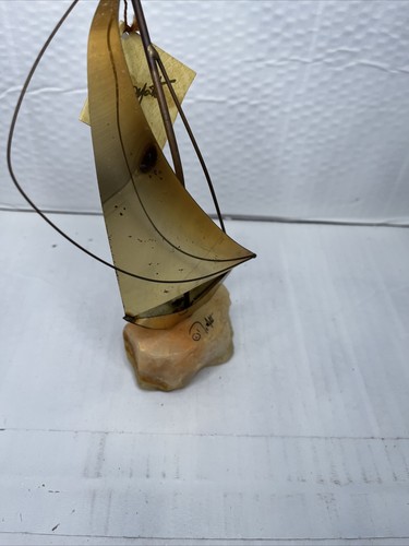 Vtg...De Mott... BRASS COPPER SAILBOAT/Catamaran SCULPTURE (on Quartz Signed) - Picture 3 of 7