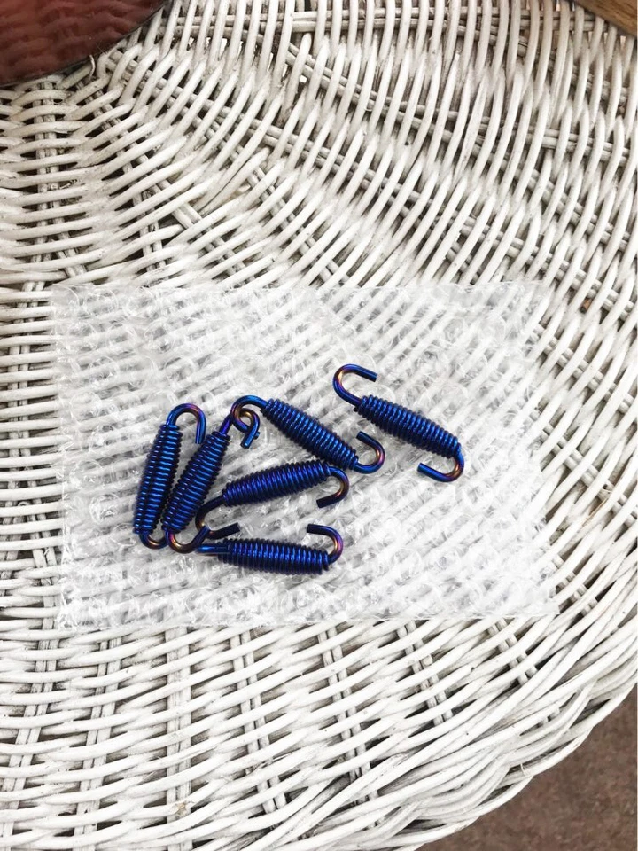 6x Sistema de Tubulação Silenciador de Escape Azul Motocicleta Racer Molas Giratórias/Puxador/Gancho - Imagem 4 de 4