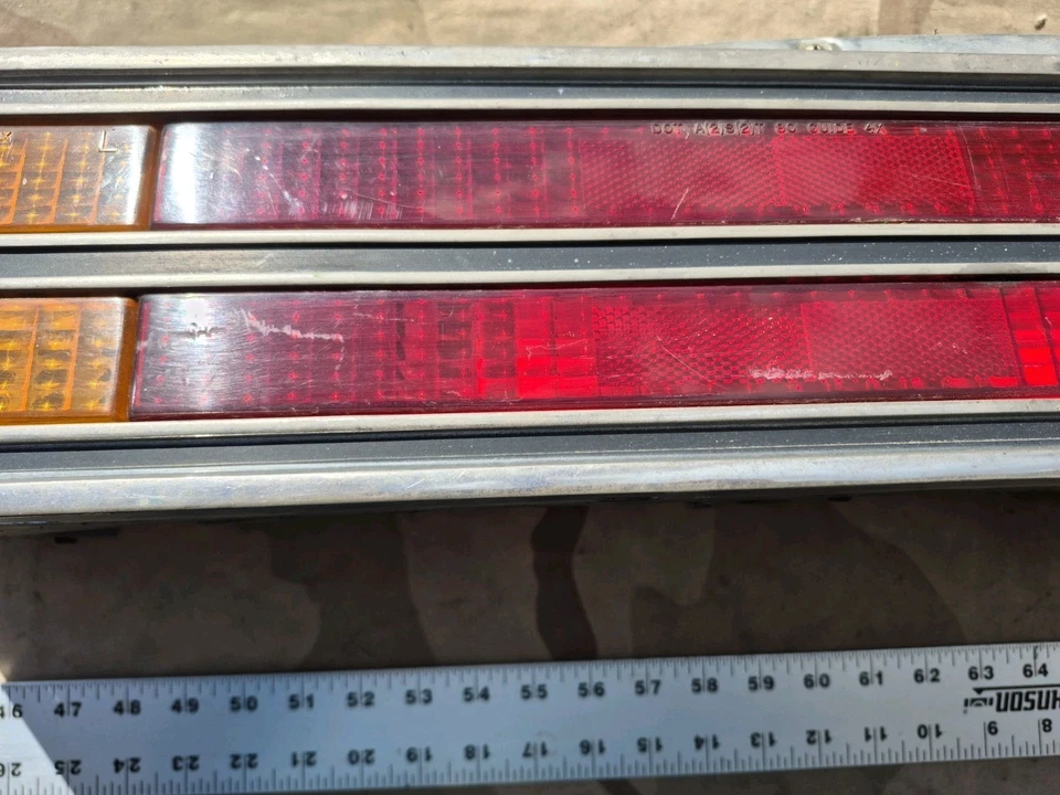 GM 5970311 1980-1981 Buick Skylark Limited LH luz trasera roja señal de giro OEM Foto 4 de 4