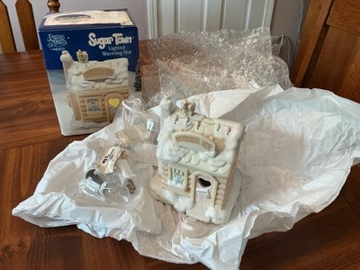 Precious Moments Sugar Town ''Lighted Warming Hut'' -  # 192341