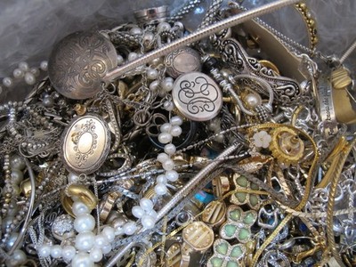Huge Jewelry Lot 15+ lbs-Vtg-Mod Junk Wearable Craft AS-IS Some Rhinestones 252