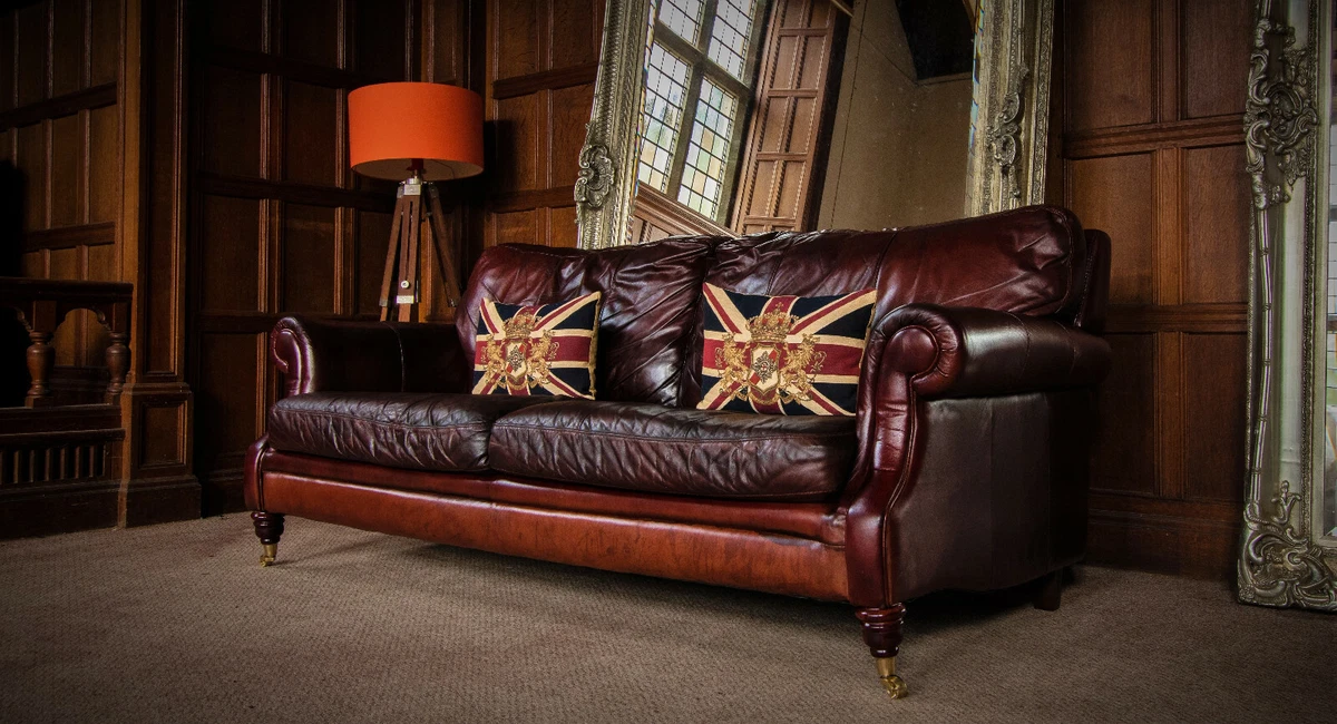 VICTORIAN STYLE ANTIQUE BROWN LEATHER CHESTERFIELD 3 SEATER CLUB