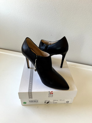 Vero Cuoio 1,618 Womens EU40/US 9 Bootie Black Stiletto Heels Pointed Toe