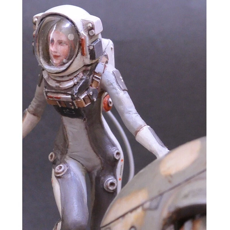 Resin Figure Kit 1/20 Female Poliot Garage Resin Kit - Image 2 of 4