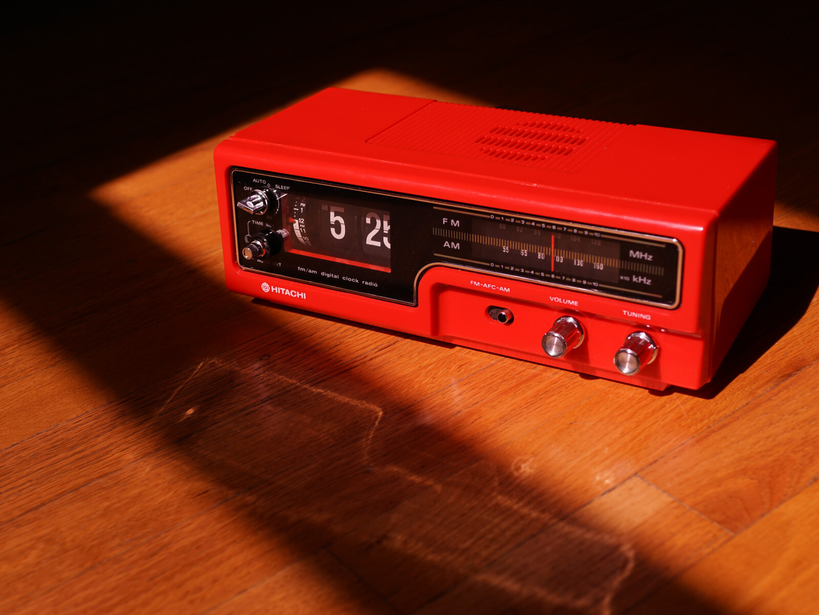 Vintage Radio Alarm Copal Red Word 220v 50hz Usa Europe