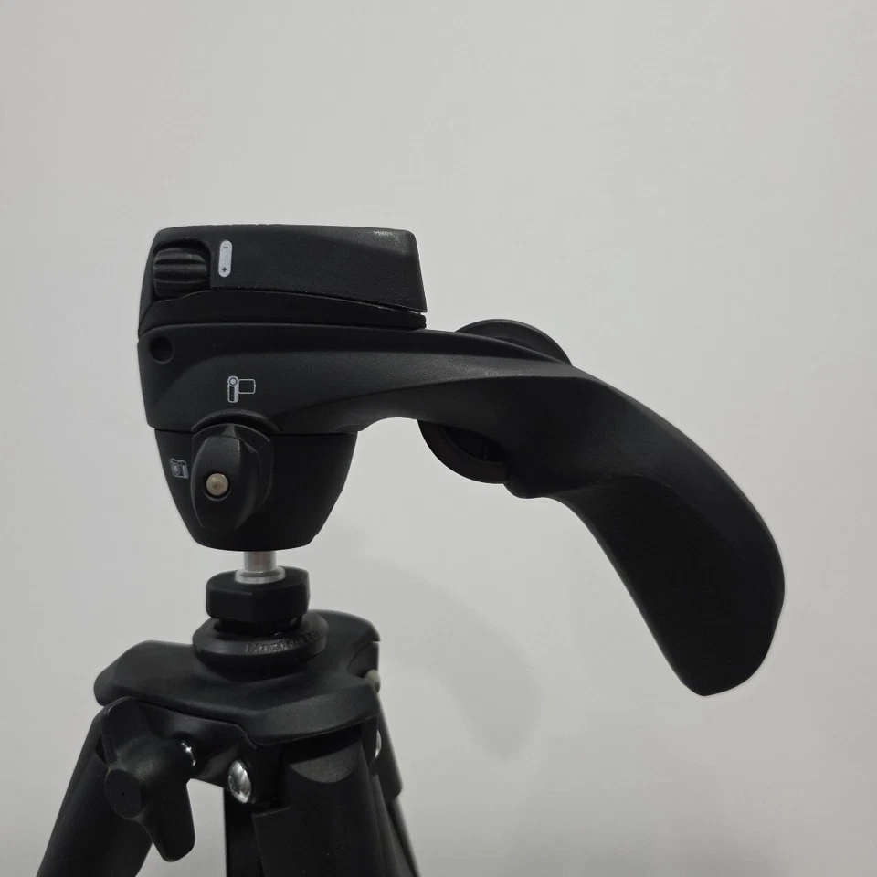 Manfrotto Compact Action MKCOMPACTACN-BK Ball Head Traveler Tripod Black 61" - Image 2 of 4