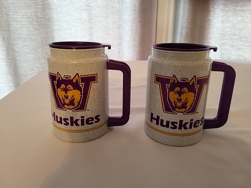 2 - Vintage University Of Washington UW Huskies Plastic Beer Coffee Mug Thermo - Picture 1 of 8