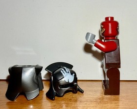 LEGO 9476 Lord of the Rings Minifigure LOR022 Uruk-Hai Orc Handprint Helmet LOTR