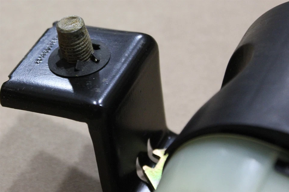 Retractor de cinturón de seguridad Ford Escort 99-02 XS4Z63611B08AAA lado del pasajero negro nuevo de stock Foto 4 de 4