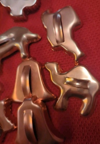 Lot Of 12 Copper Toned And Rose Toned Metal Cookie Cutters Lion Camel Dog Santa - Picture 4 of 7