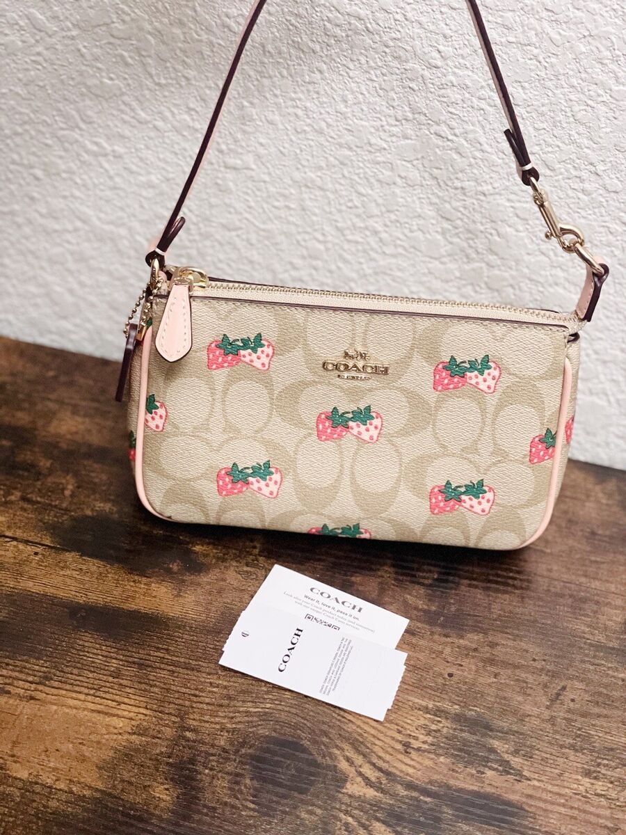 【COACH】Nolita19ストロベリーシグネチャーバッグ / 送関込み Coach Nolita 19 In Signature Canvas With Strawberry Print