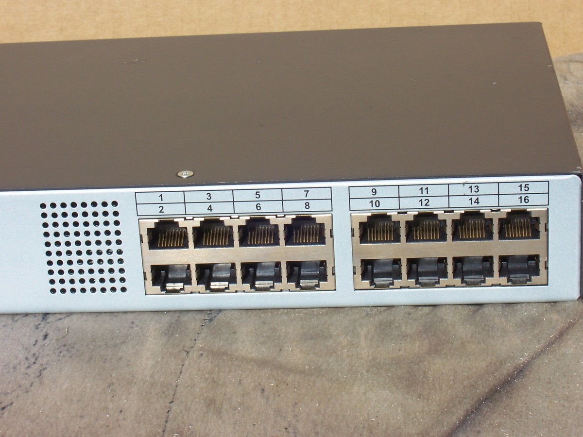 HP 336045-B21 - HP KVM CAT5 0x2x16 Server Console Switch