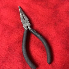 KR TOOLS NEEDLE NOSE PLIERS 5" LENGTH (k10)