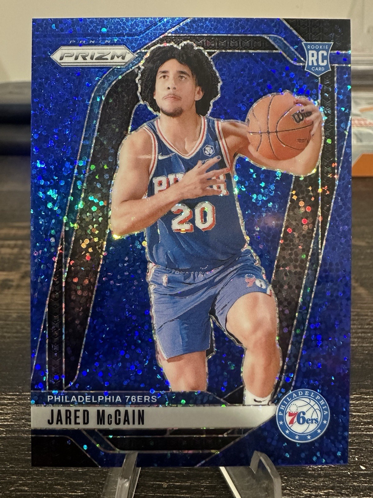 Jared McCain 2024-25 Panini Prizm Blue Sparkle RC SP /144 #222 76ers
