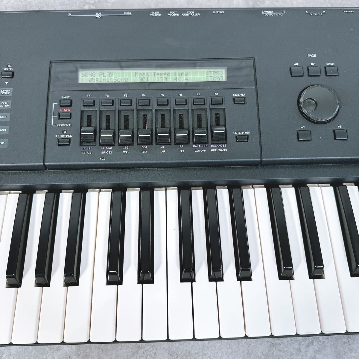 Yamaha SY85 Music Synthesizer Keyboard With SKB Case for