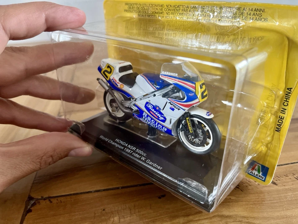 HONDA NSR 500cc. World Champion 1987 rider W. Gardner Protar Italeri 1:22 - Immagine 4 di 4